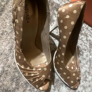 EUC satin polka dot heel 8.5